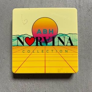 Norvina mini eyeshadow palette